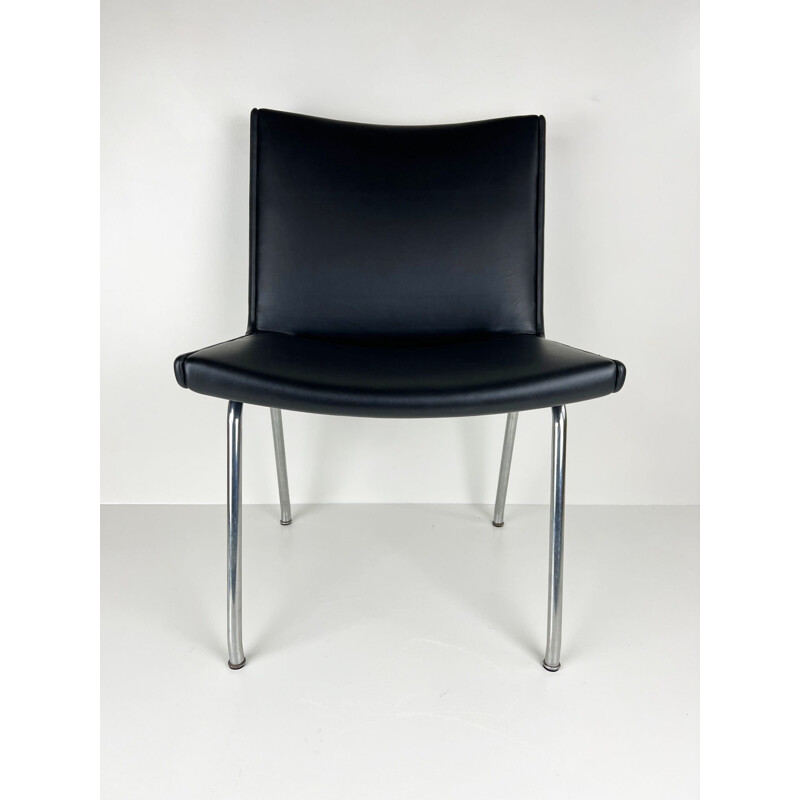 Mid-century black leather AP40 Airport chair by Hans J. Wegner