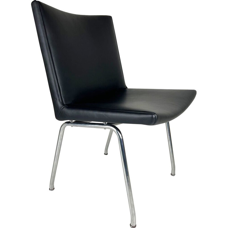 Mid-century black leather AP40 Airport chair by Hans J. Wegner