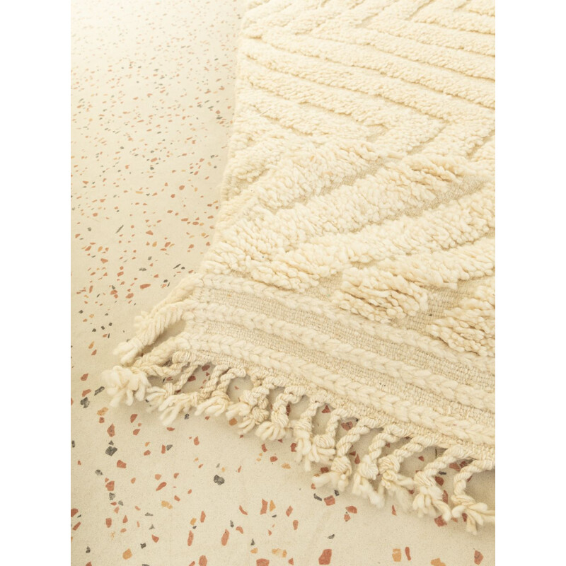 Alfombra bereber vintage invisible de lana color crema, Marruecos