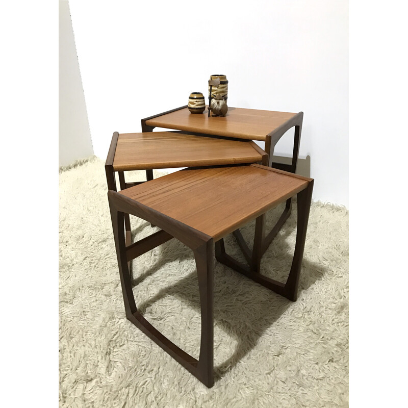 Suite de 3 tables gigognes "Quadrille" G-Plan en teck, R. BENNETT - 1960