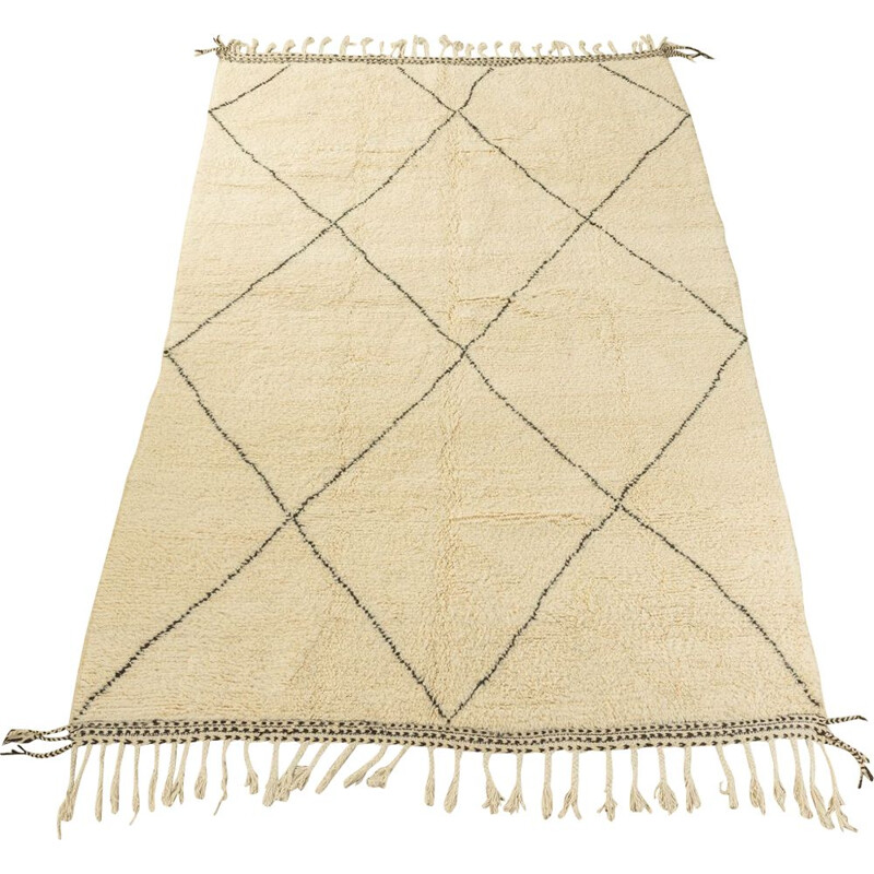 Vintage timeless woolen berber carpet beni
