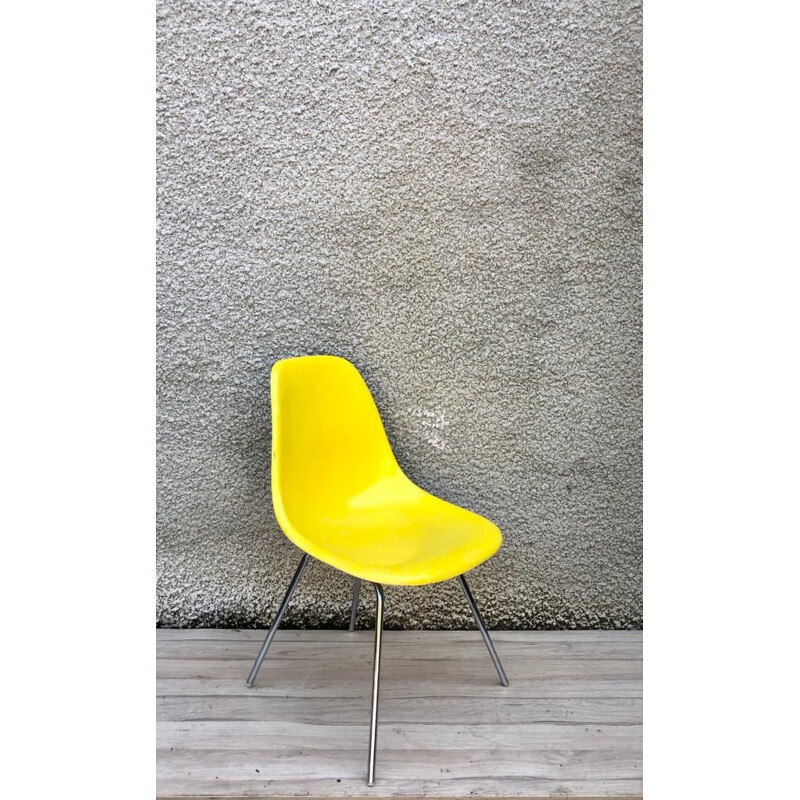 Chaise vintage en fibre de verre par Charles Eames pour Herman Miller