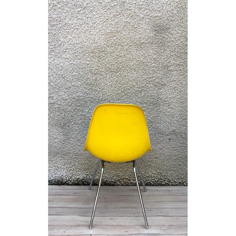 Chaise vintage en fibre de verre par Charles Eames pour Herman Miller