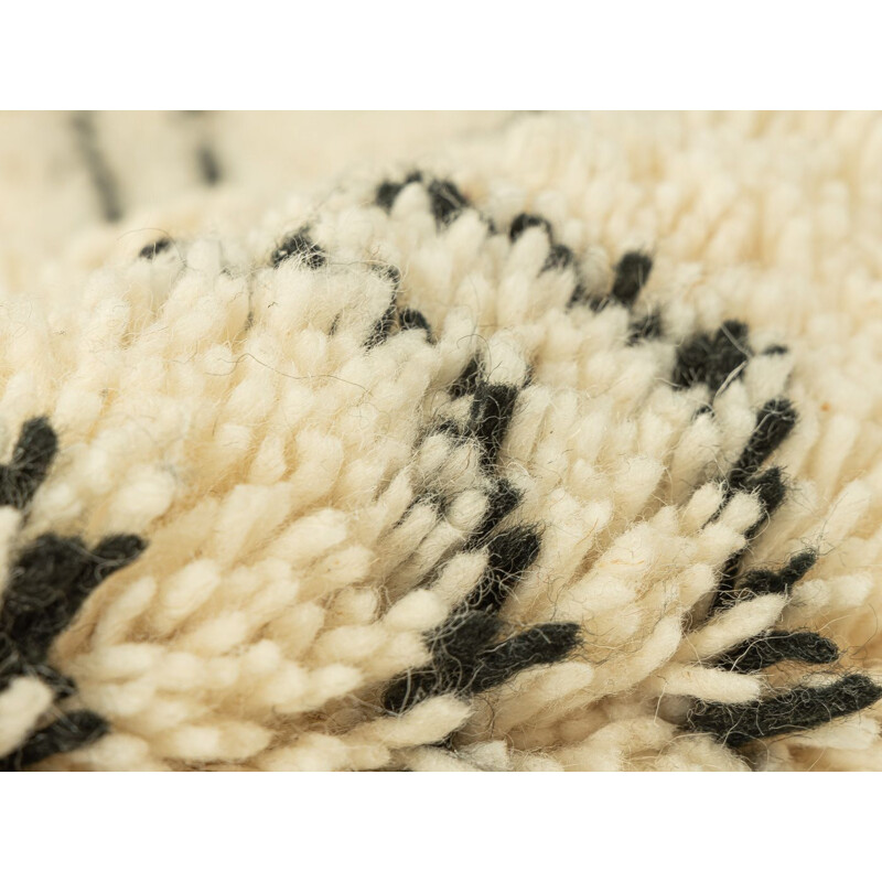 Traditional Lines" vintage Berber carpet in wool, Morocco