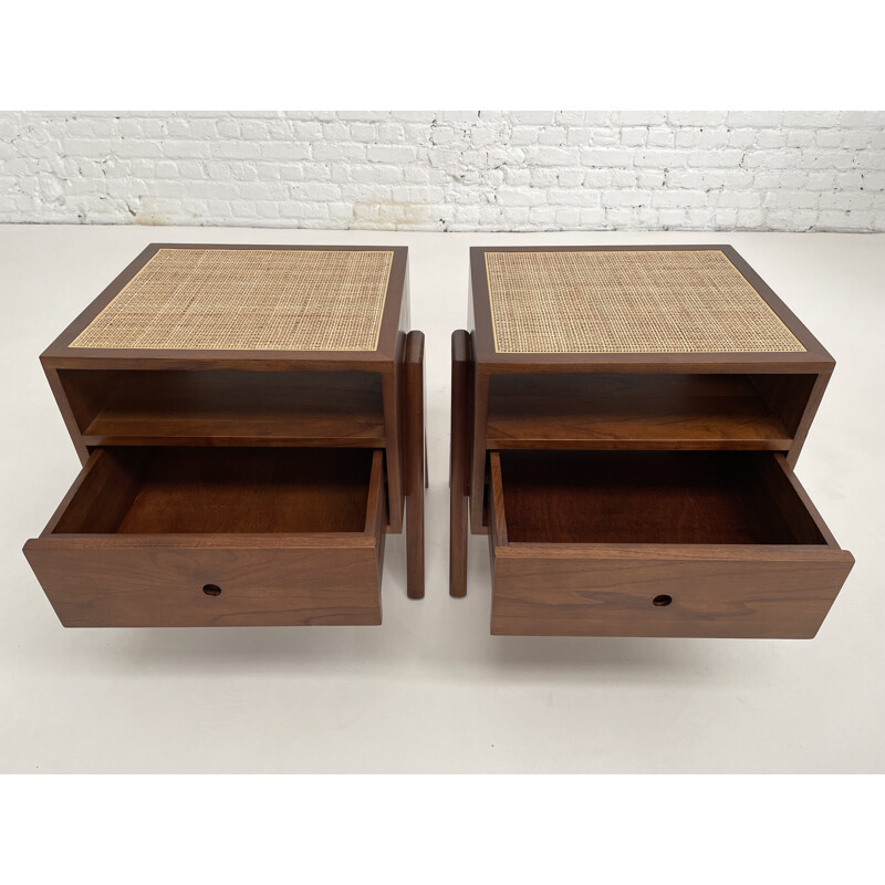 Coppia di comodini vintage in legno e rattan