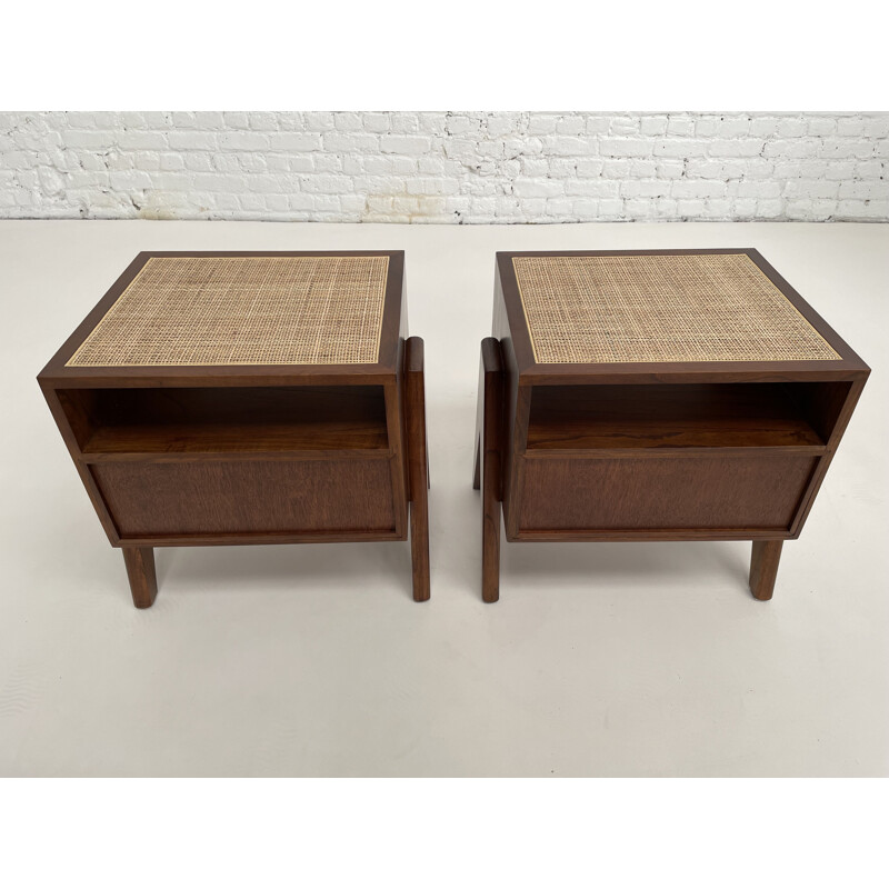 Coppia di comodini vintage in legno e rattan