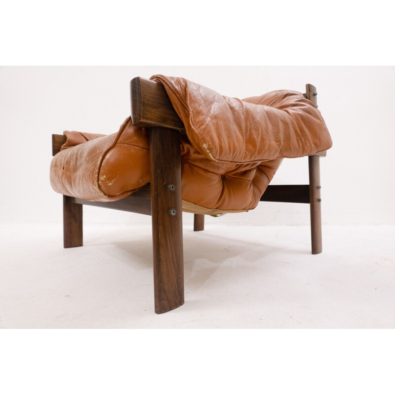 Pareja de sillones vintage de cuero y madera de Percival Lafer para Lafer Mp, Brasil 1960