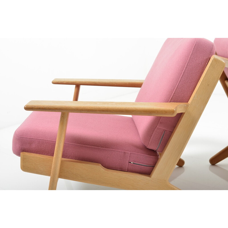 Pair of Getama "GE-290" armchairs in oak and pink wool fabric, Hans J. WEGNER - 1960s