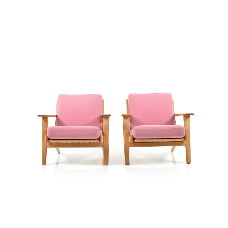 Pair of Getama "GE-290" armchairs in oak and pink wool fabric, Hans J. WEGNER - 1960s