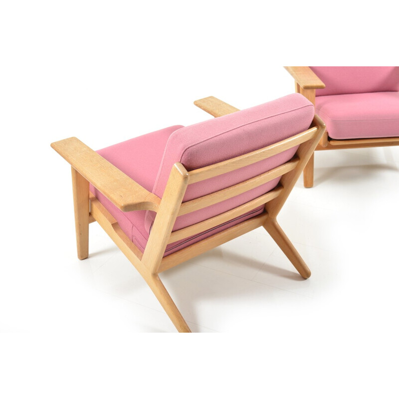 Pair of Getama "GE-290" armchairs in oak and pink wool fabric, Hans J. WEGNER - 1960s