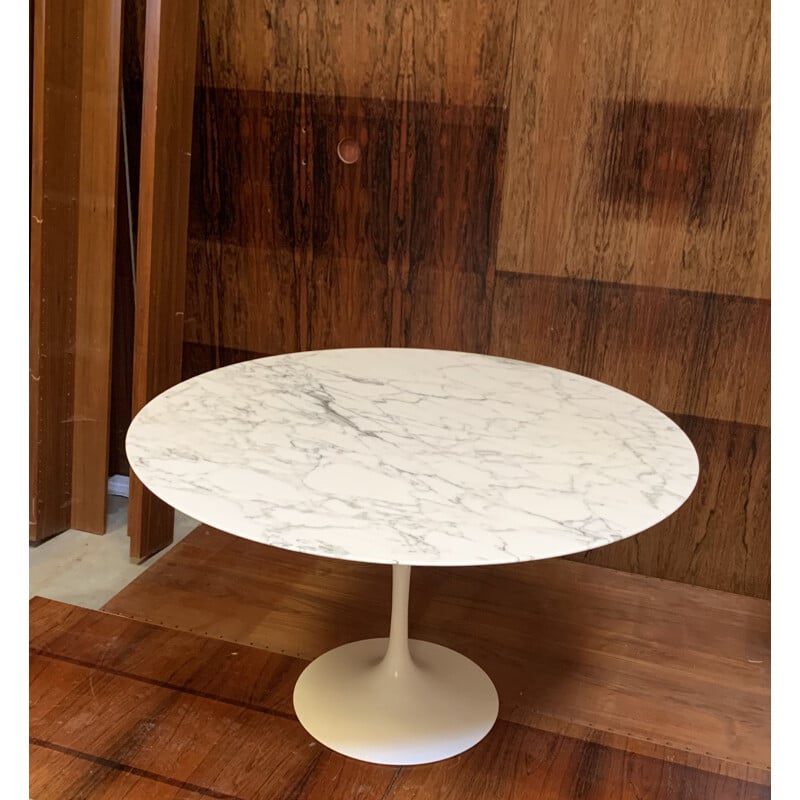 Table vintage Tulip en marbre blanc par Knoll