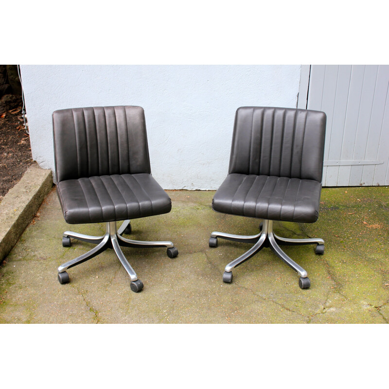 Tecno pair of chairs in leatherette, Osvaldo BORSANI - 1970s