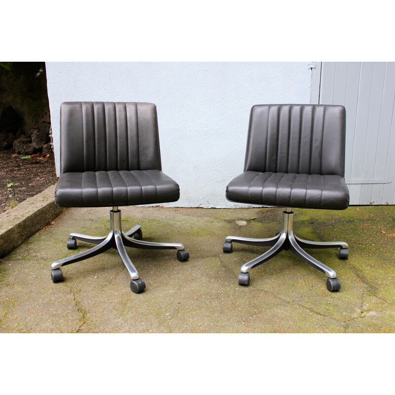 Tecno pair of chairs in leatherette, Osvaldo BORSANI - 1970s