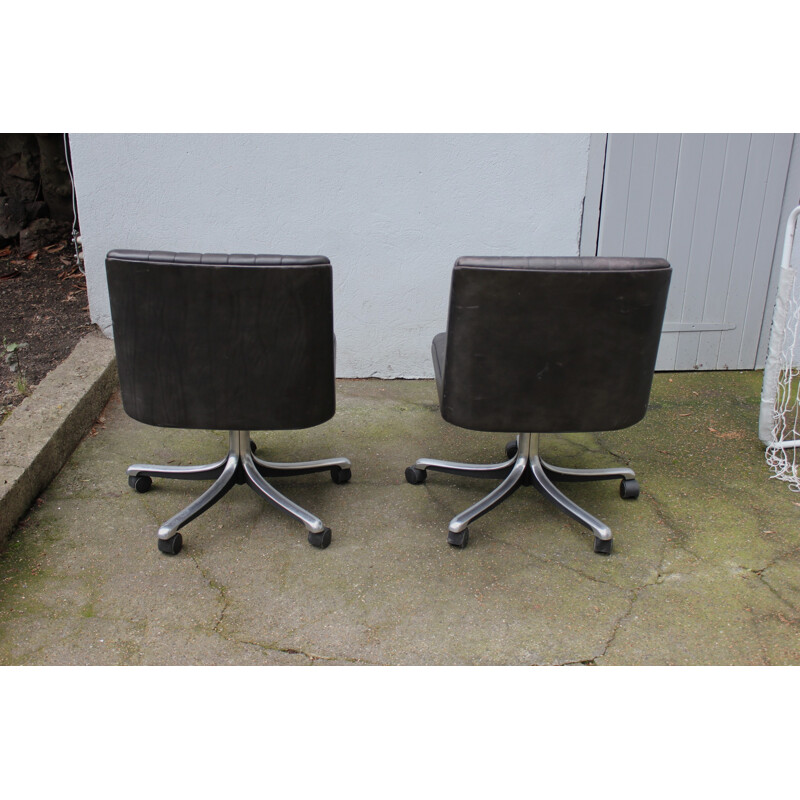 Tecno pair of chairs in leatherette, Osvaldo BORSANI - 1970s