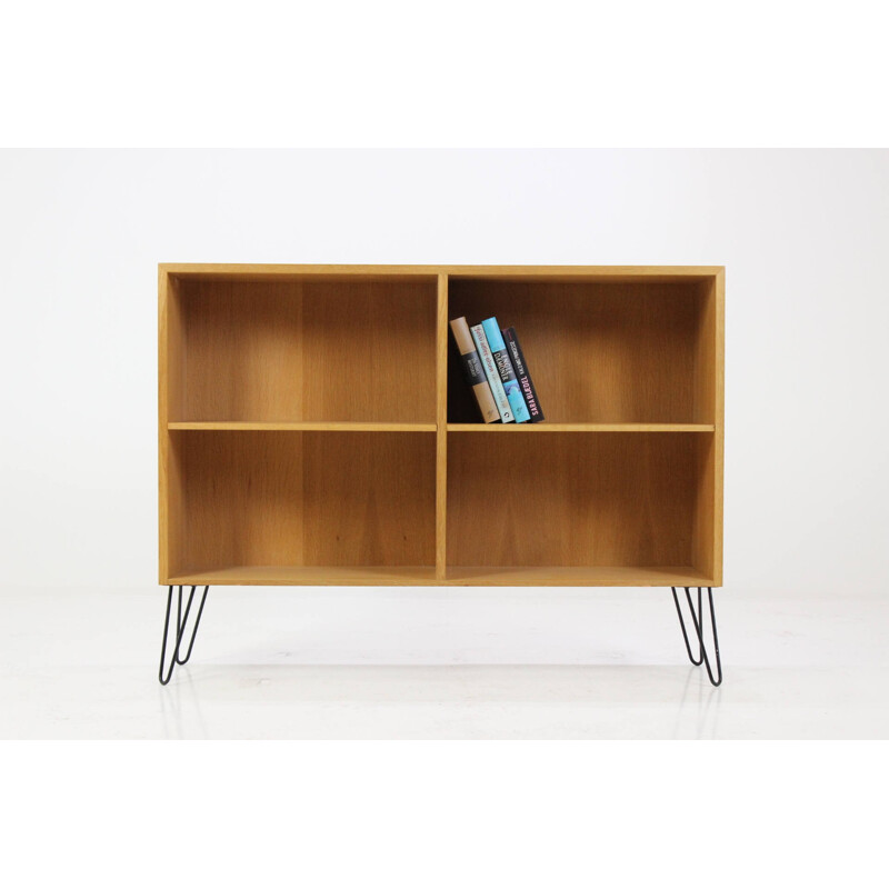 Oak bookcase on metal hairpin legs - 1960s