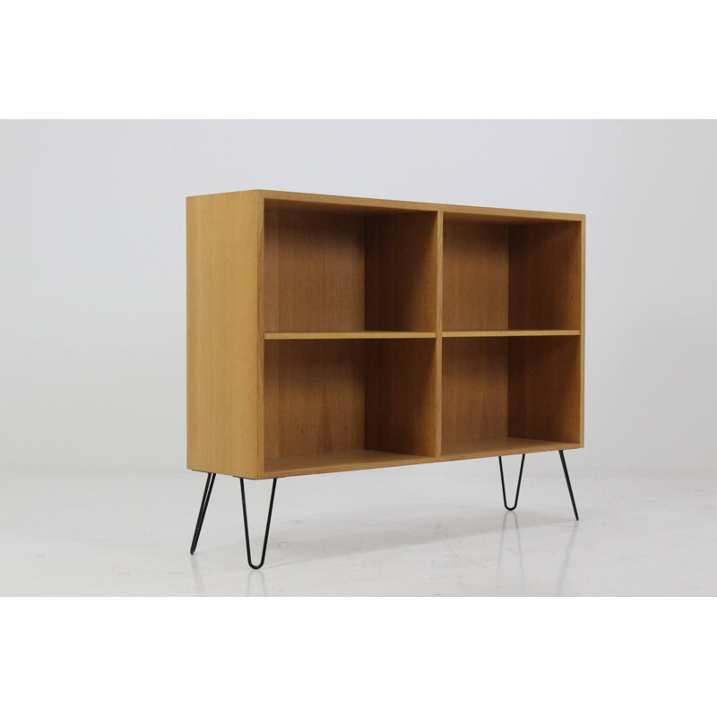 Oak bookcase on metal hairpin legs - 1960s