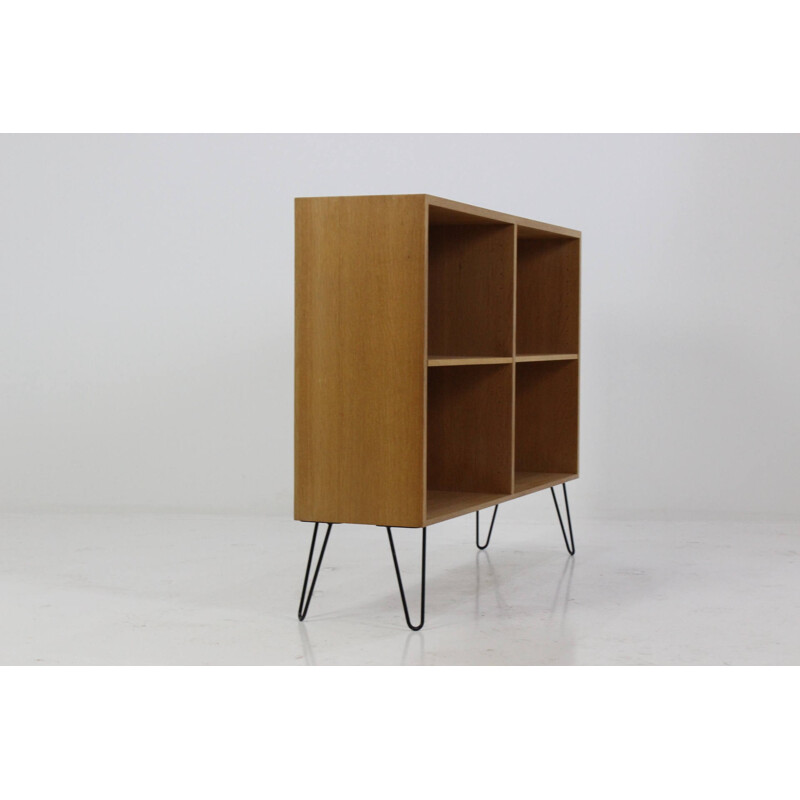 Oak bookcase on metal hairpin legs - 1960s