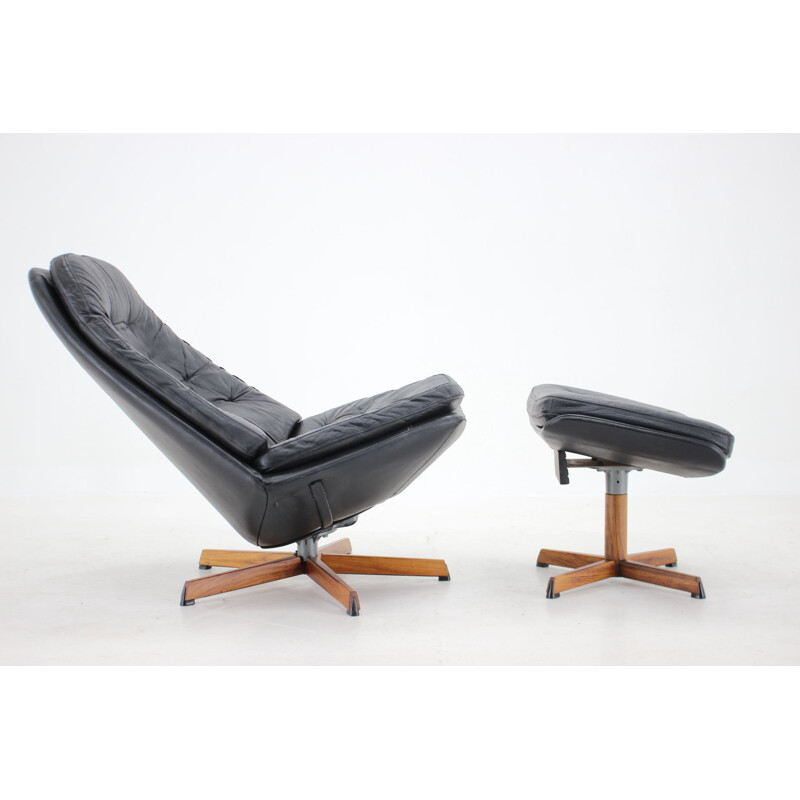 Poltrona reclinabile e poggiapiedi in pelle nera vintage di Madsen e Schubell, Danimarca 1960