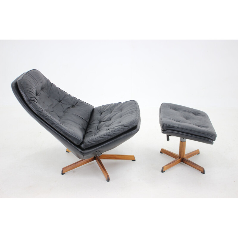 Vintage zwart lederen fauteuil en voetsteun van Madsen en Schubell, Denemarken 1960