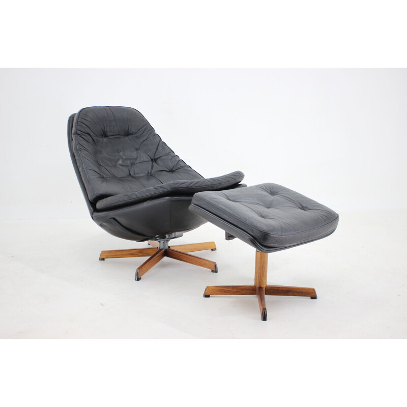 Vintage zwart lederen fauteuil en voetsteun van Madsen en Schubell, Denemarken 1960