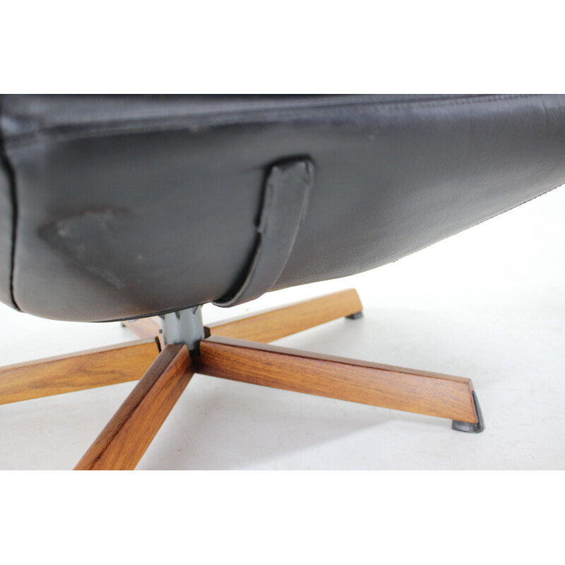 Vintage black leather recliner and footrest by Madsen and Schubell, Dinamarca 1960
