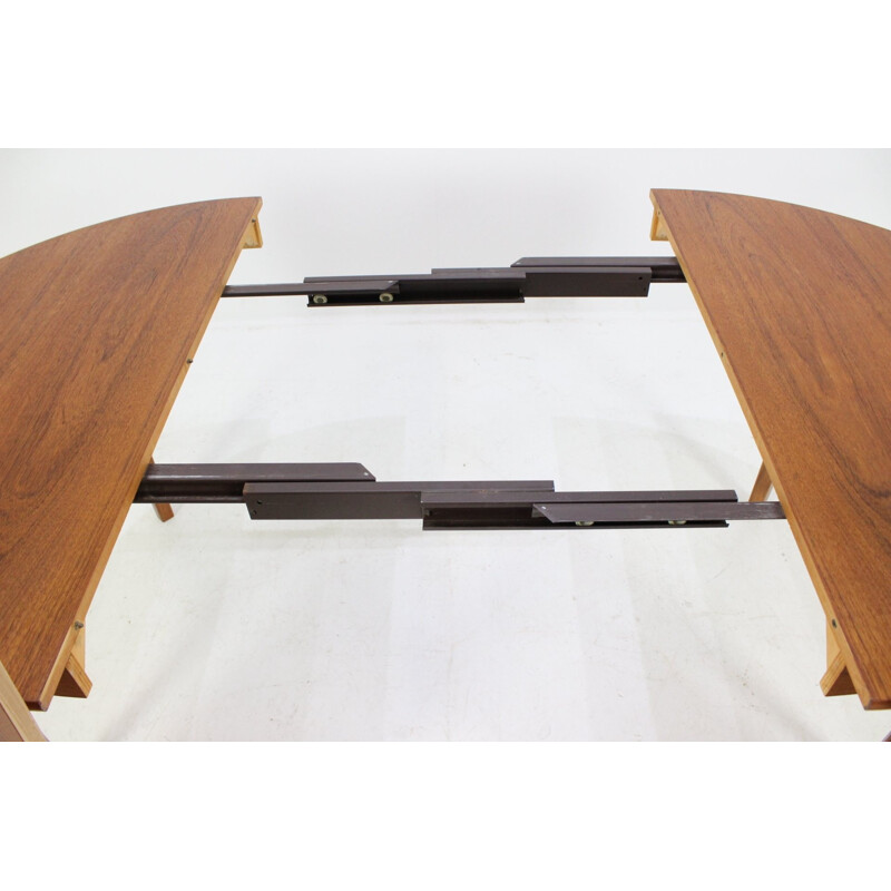 Scandinavian round extendable dining table in teak - 1960s