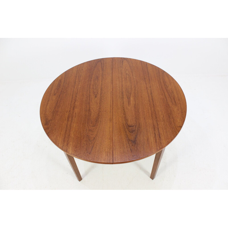 Scandinavian round extendable dining table in teak - 1960s