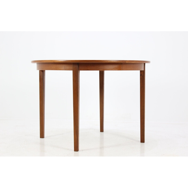 Scandinavian round extendable dining table in teak - 1960s