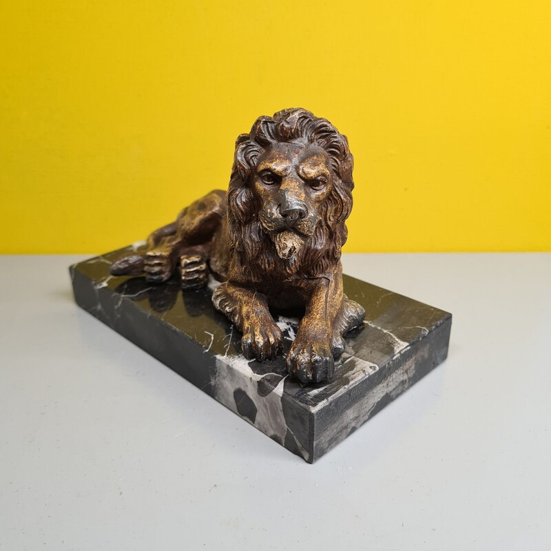 Presse-papiers vintage d'un lion en métal sur une base en marbre