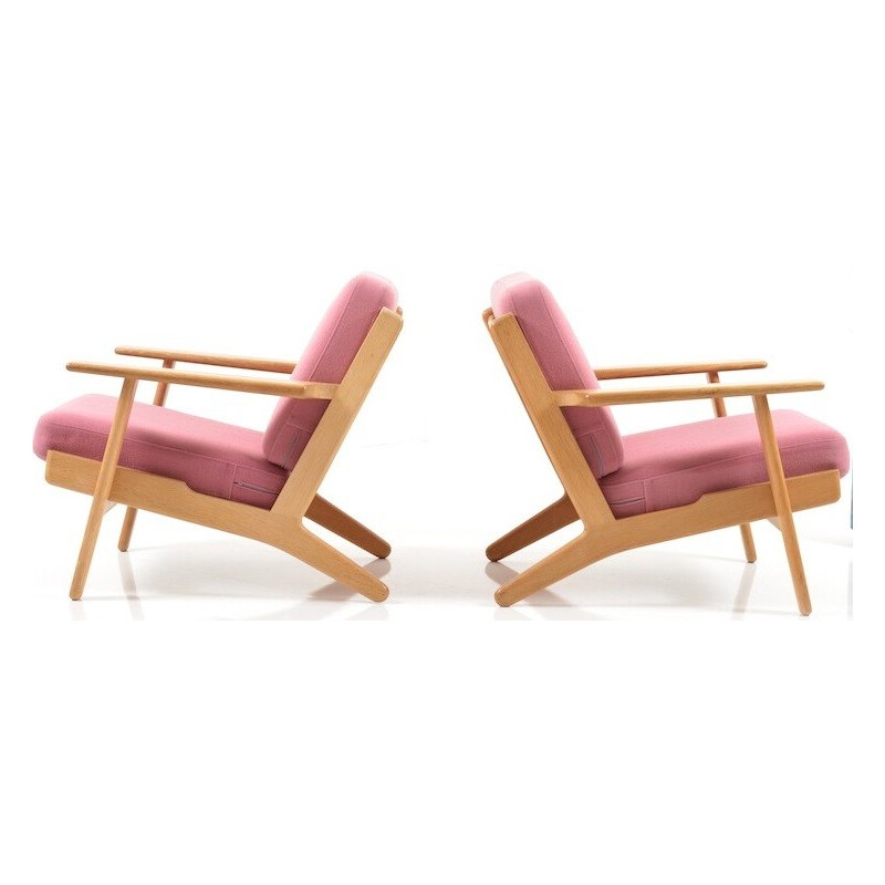 Pair of Getama "GE-290" armchairs in oak and pink wool fabric, Hans J. WEGNER - 1960s