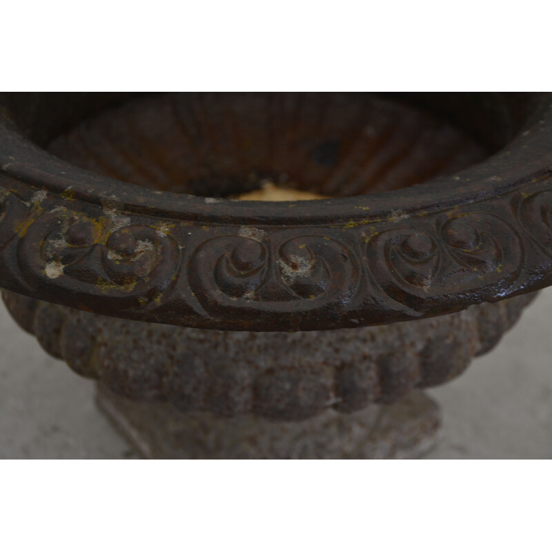 Vintage cast iron Medici vase