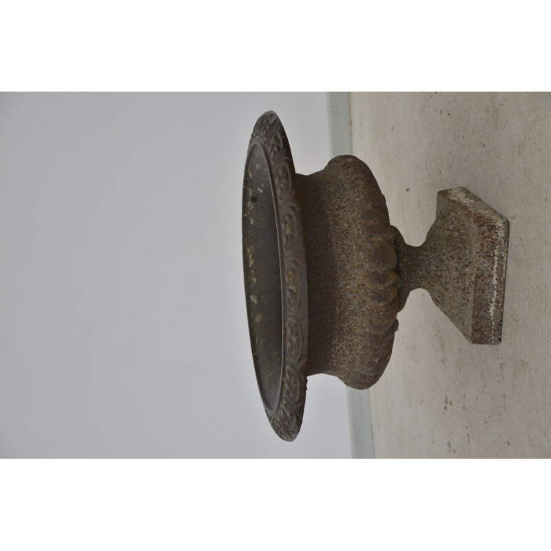 Vintage cast iron Medici vase