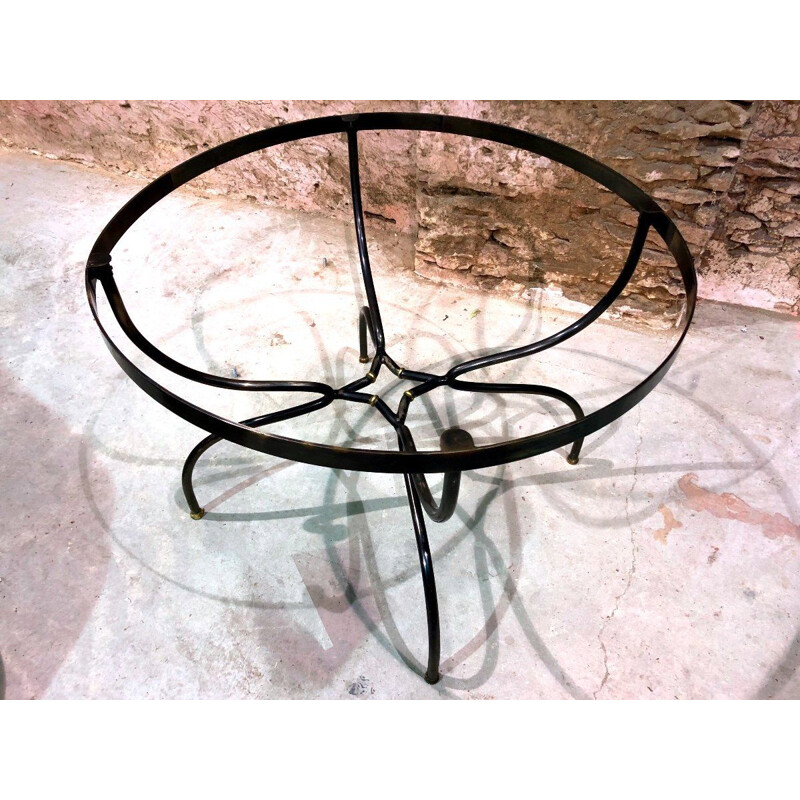 Table vintage en verre à piètement en fer forgé et laiton, 1980