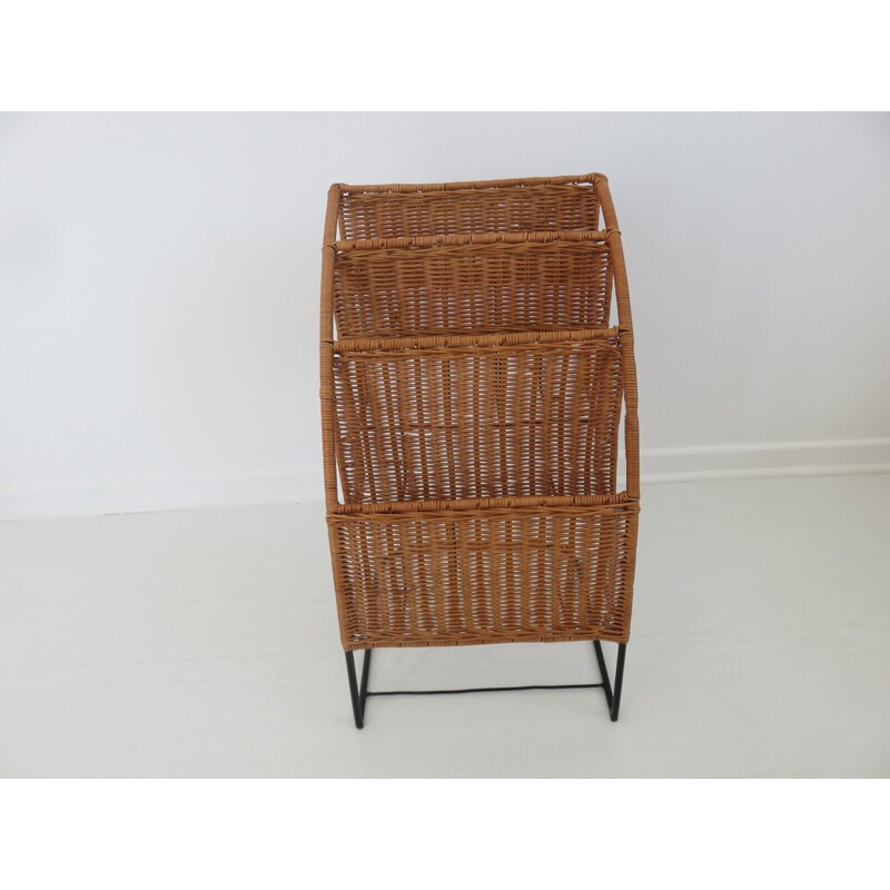 Vintage magazine rack in rattan and black lacquered metal, France 1950