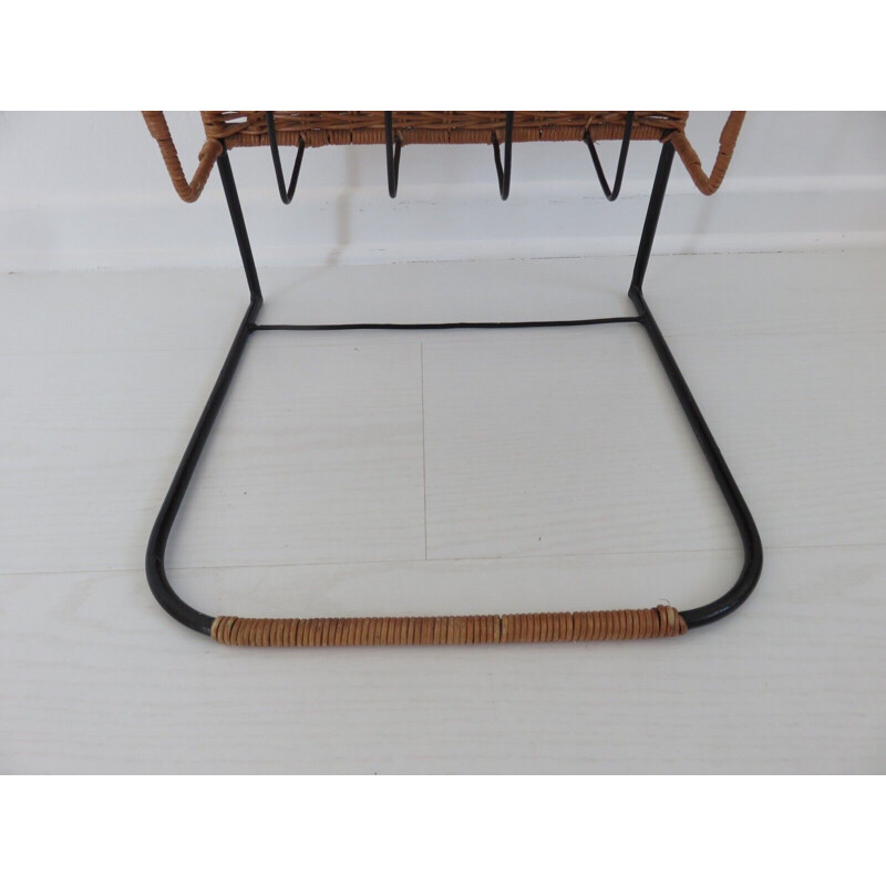 Vintage magazine rack in rattan and black lacquered metal, France 1950