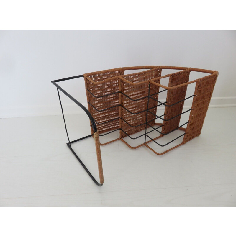 Vintage magazine rack in rattan and black lacquered metal, France 1950