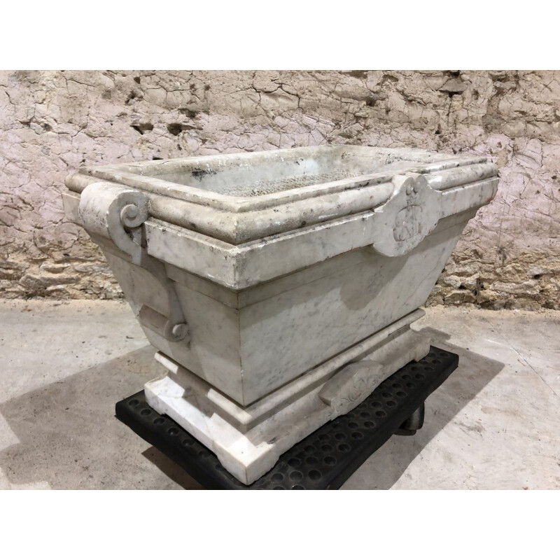 Vintage molded marble planter, 1700