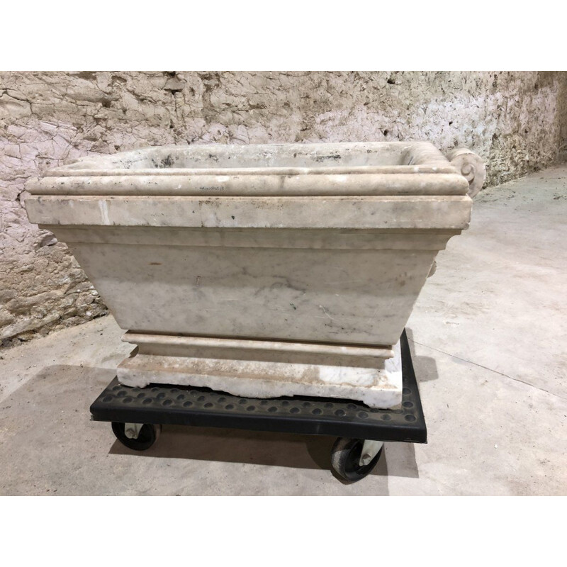 Vintage molded marble planter, 1700