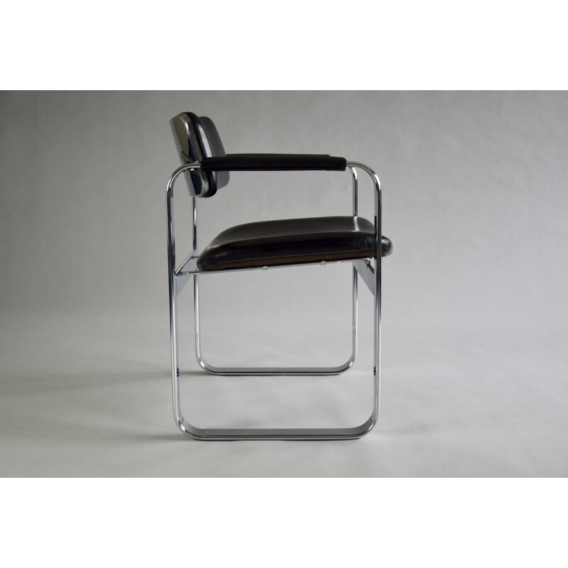 Paire de fauteuils de bureau vintage en aluminium poli et cuir noir par Eero Aarnio, Italie 1960