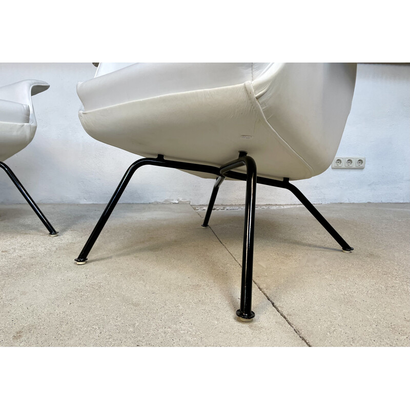 Pareja de sillones de cuero italianos de época con estructura de tubo de acero, 1950