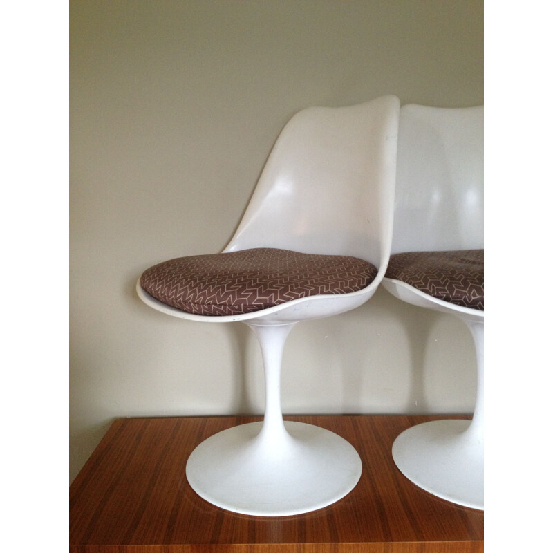 Set of 4 vintage Tulip chairs by Eero Saarinen for Knoll