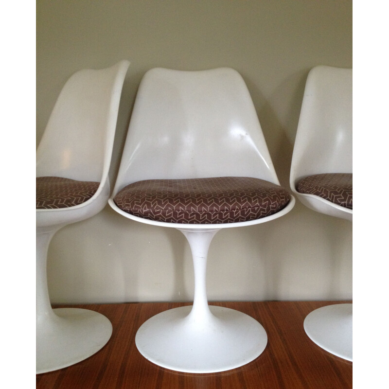 Set of 4 vintage Tulip chairs by Eero Saarinen for Knoll