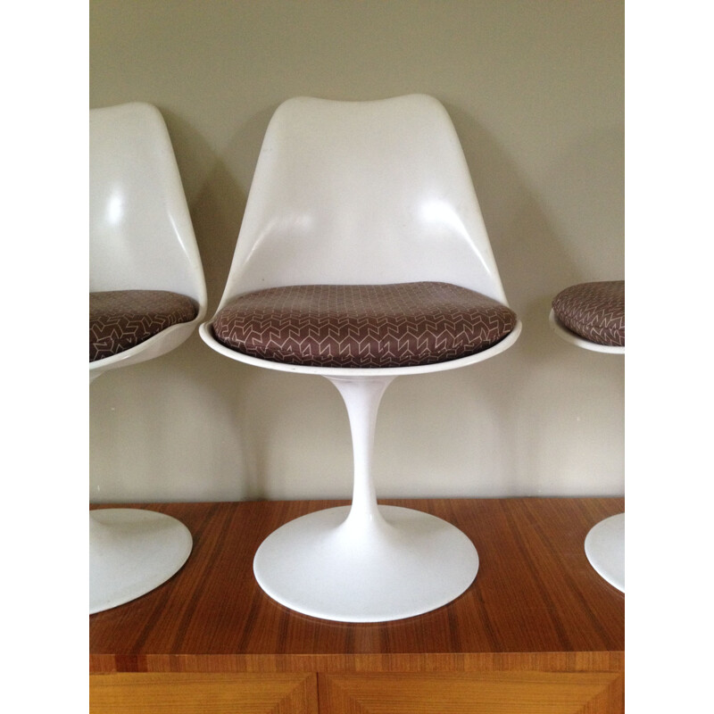 Set of 4 vintage Tulip chairs by Eero Saarinen for Knoll