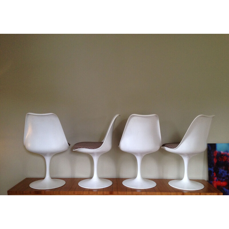 Set of 4 vintage Tulip chairs by Eero Saarinen for Knoll