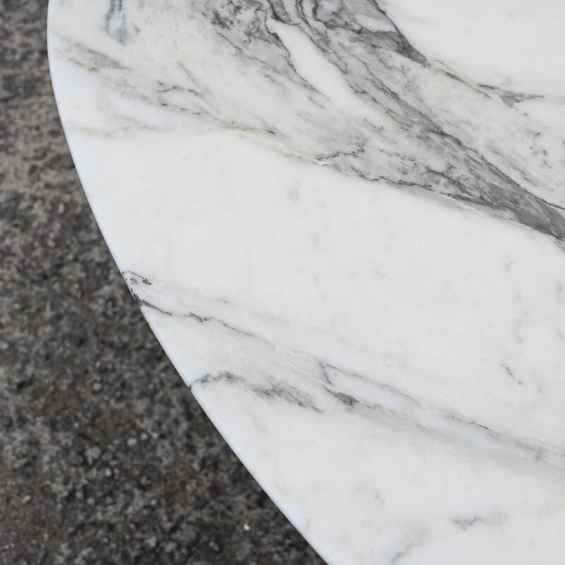 Tavolo in marmo vintage Arabesacto di Oval Saarinen per Knoll International, 2018