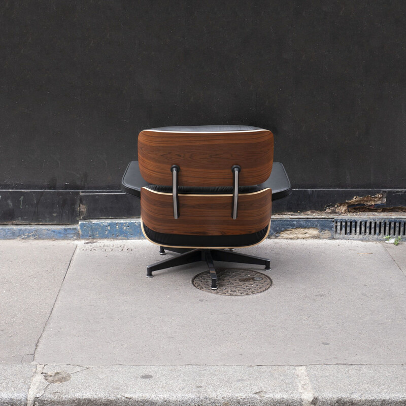 Vintage lounge chair with ottoman by Charles & Ray Eames for Herman Miller, 2018