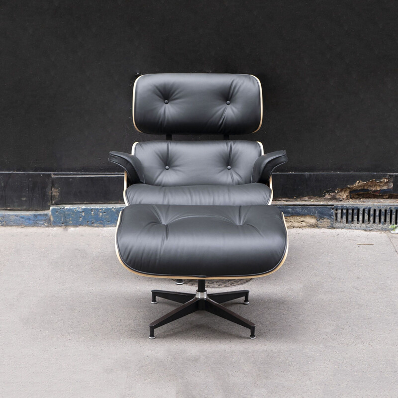 Vintage lounge chair with ottoman by Charles & Ray Eames for Herman Miller, 2017