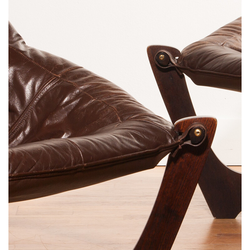 Paire de fauteuils scandinaves en cuir marron - 1980