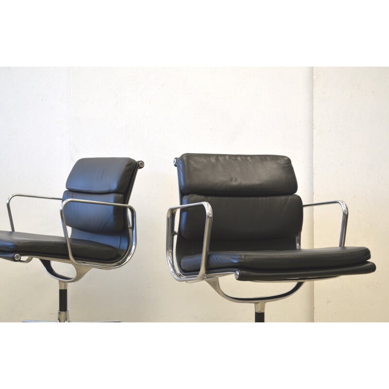 Vitra "EA208" alu soft pad chair in black leather, Charles & Ray EAMES - 2010s