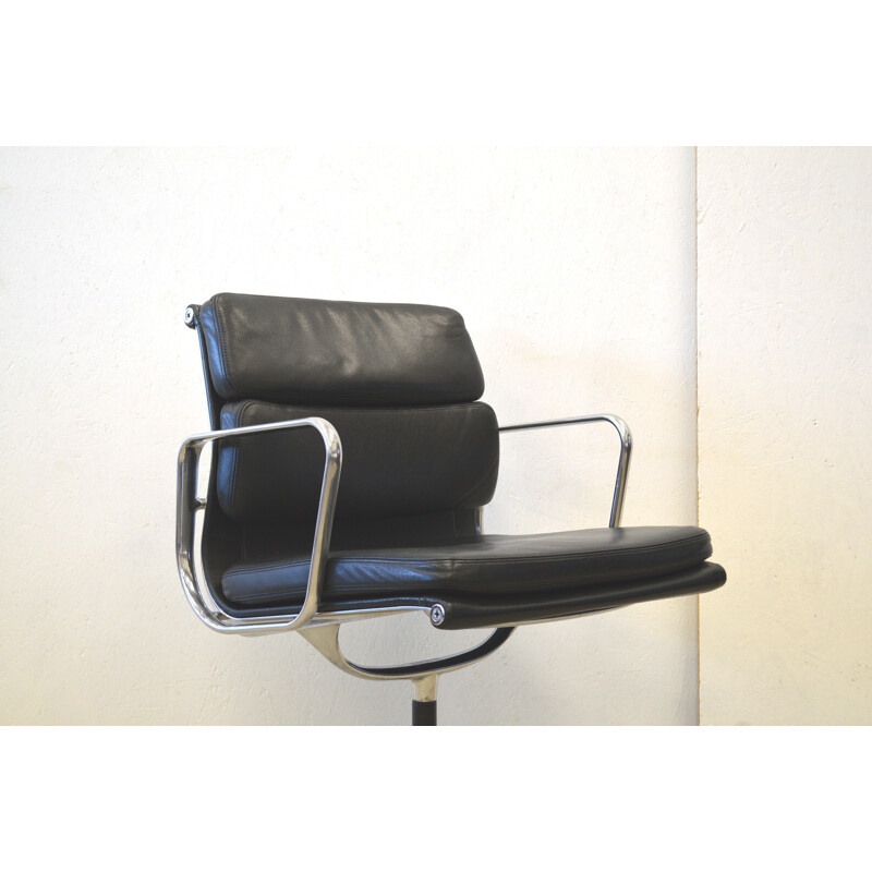 Chaise de bureau Vitra "EA208" en cuir, Charles & Ray EAMES - 2010